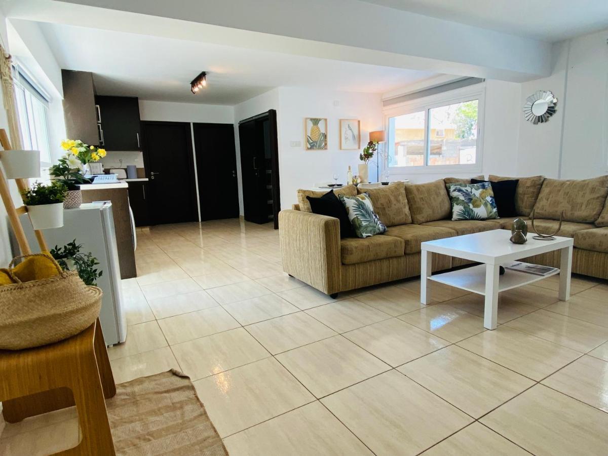 Serena'S 2-Br Apartment In Ларнака Екстериор снимка