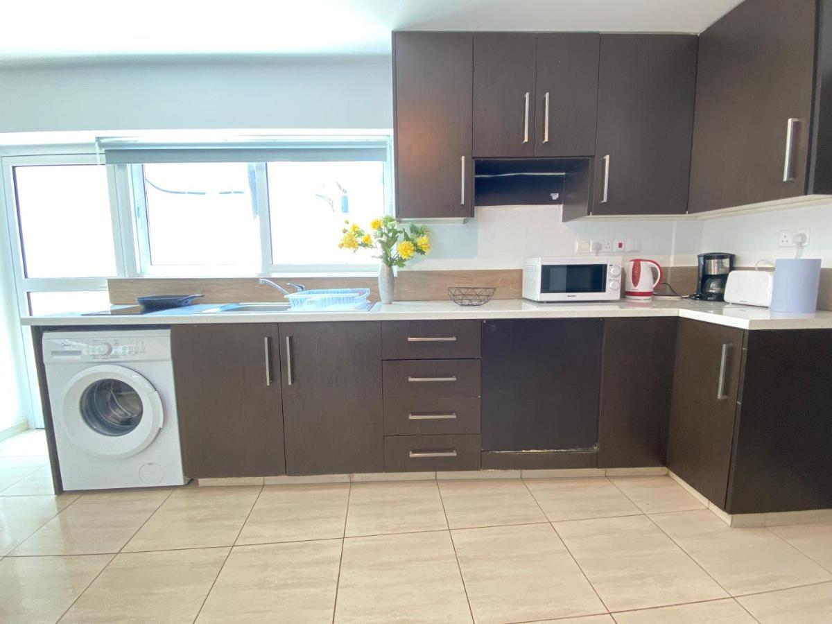 Serena'S 2-Br Apartment In Ларнака Екстериор снимка